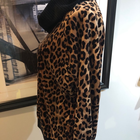 EUC Women’s Velour Leopard Print Pullover Sweater - Picture 7 of 10